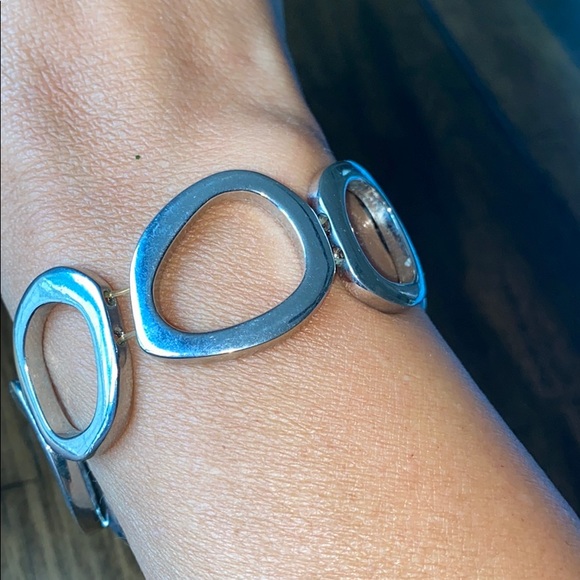 Lia Sophia Jewelry - Lia Sophia circle stretch bracelet
